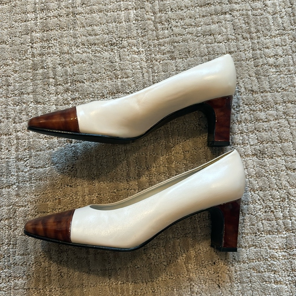 Etienne Aigner Heel